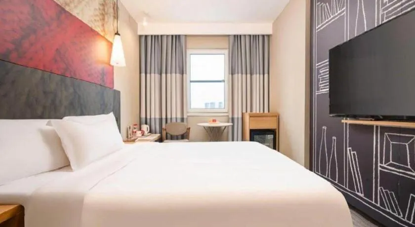 Bed in Ibis Chengdu Kehua Hotel