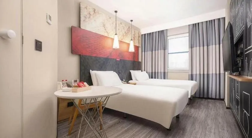 Bed in Ibis Chengdu Kehua Hotel