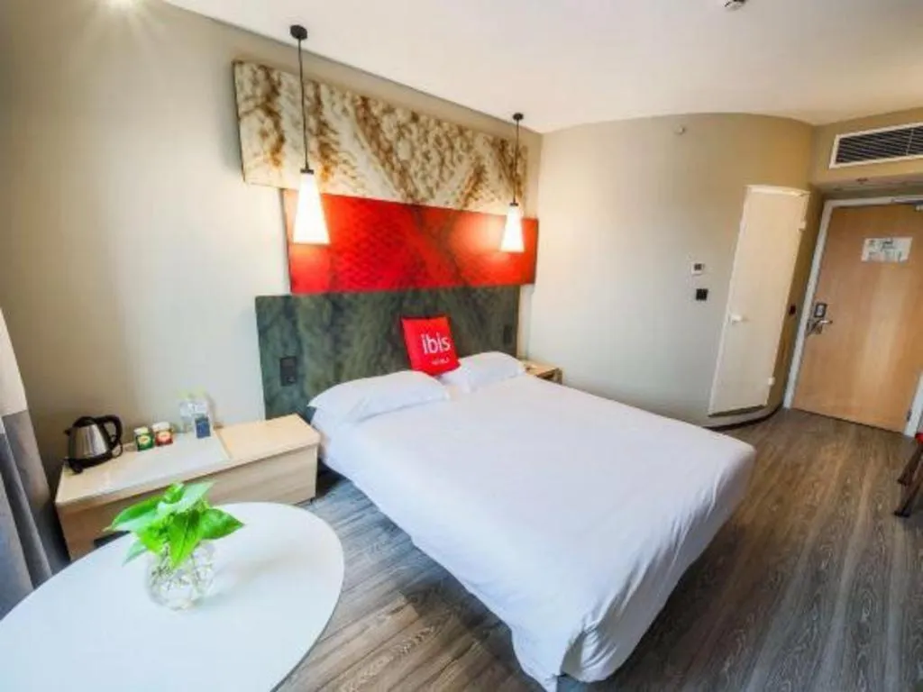 Bed in Ibis Chengdu Kehua Hotel