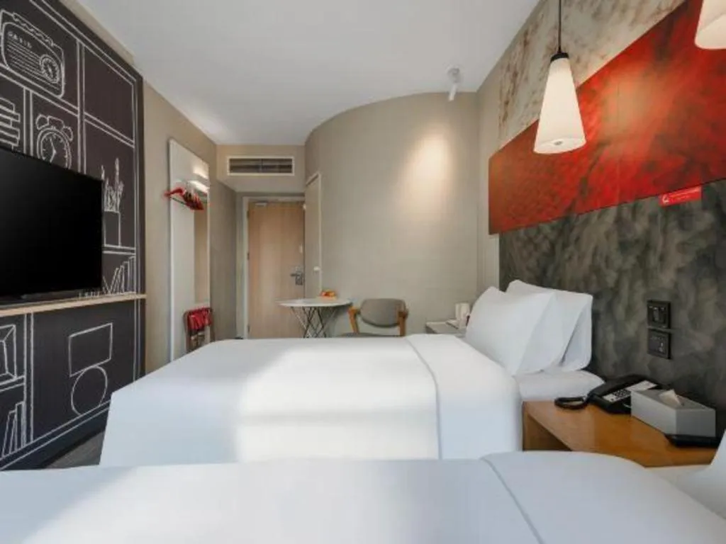 Bed in Ibis Chengdu Kehua Hotel