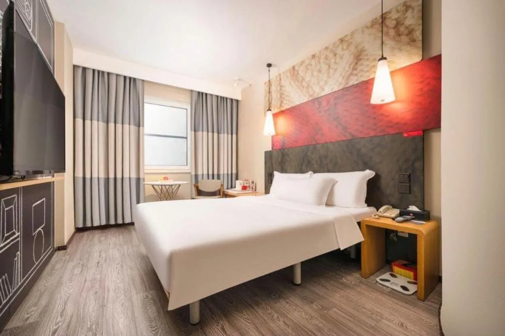 Bed in Ibis Chengdu Kehua Hotel