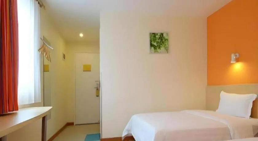 Bed in 7 Days Inn Luzhou Commercial Pedestrian Street Center