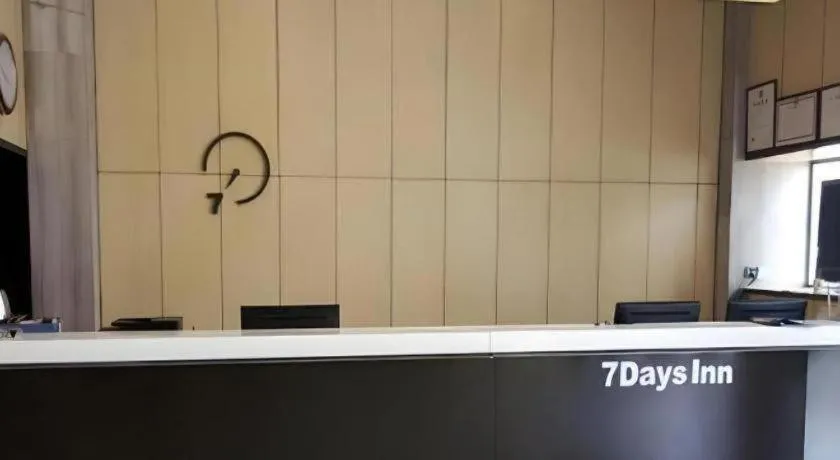 7 Days Inn Luzhou Commercial Pedestrian Street Center