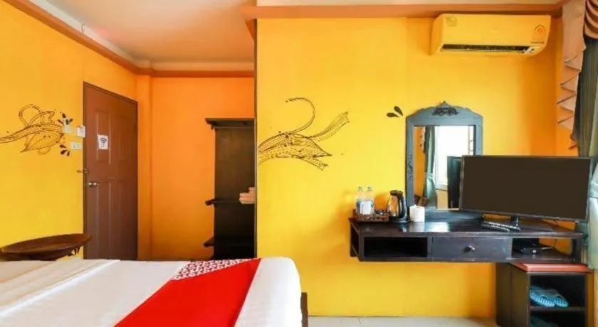 Bed in OYO 768 First Station Hotel