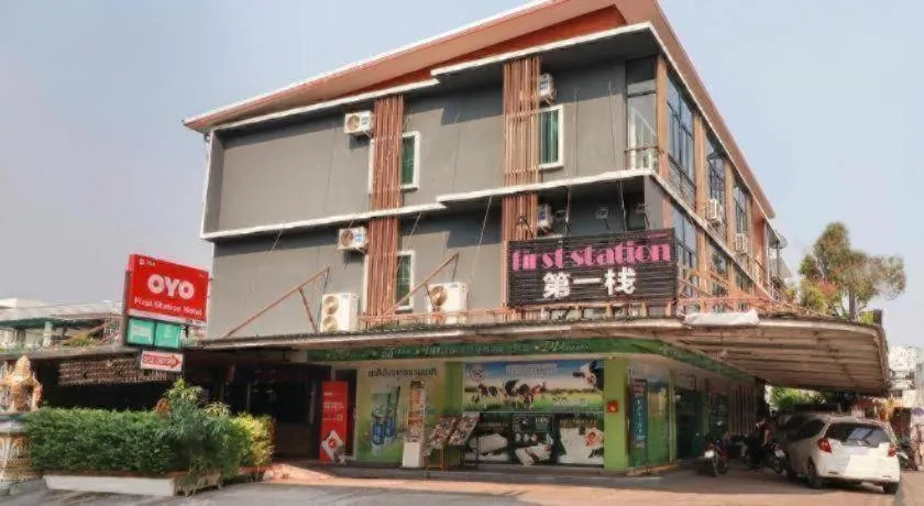 OYO 768 First Station Hotel