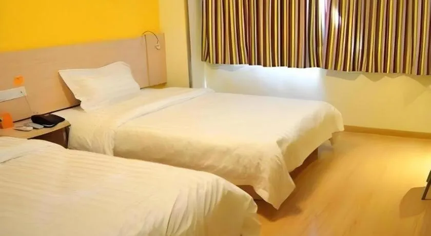 Bed in 7 Days Inn Zhenjiang Jiangsu University