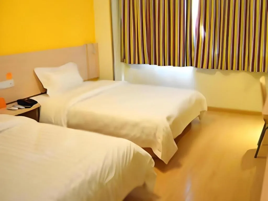 Bed in 7 Days Inn Zhenjiang Jiangsu University