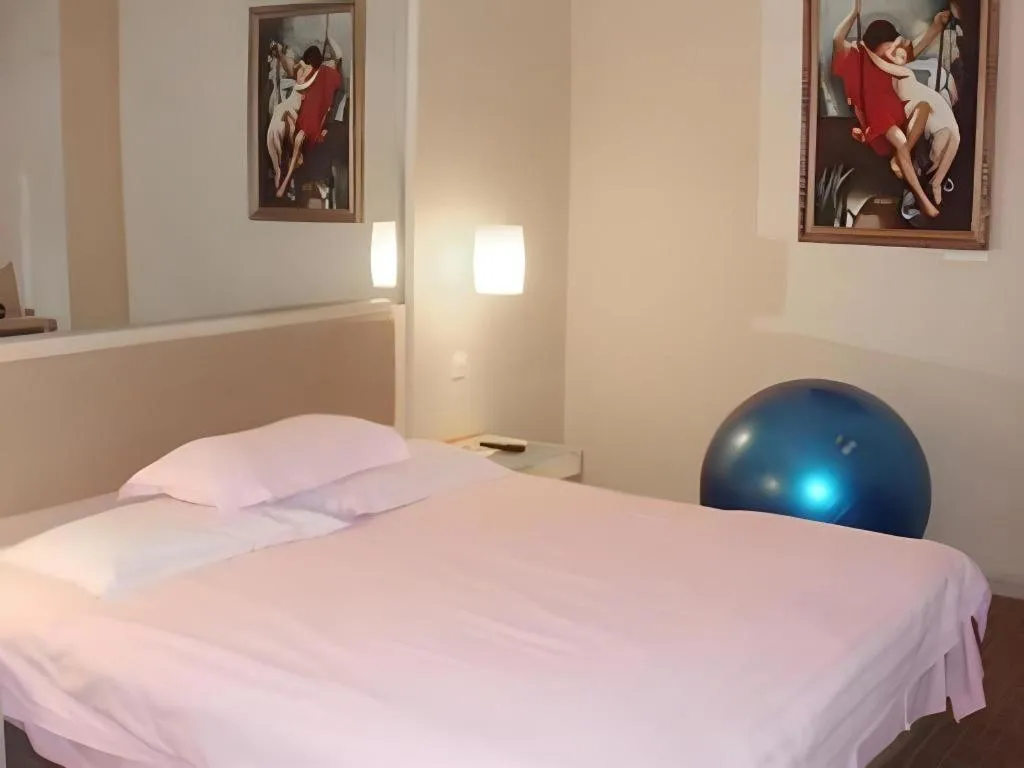 Bed in 7 Days Inn Zhenjiang Jiangsu University