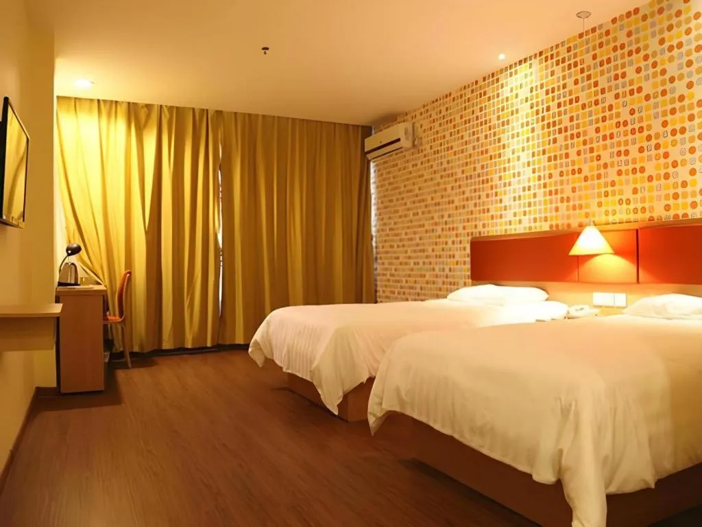 Bed in 7 Days Inn Zhenjiang Jiangsu University