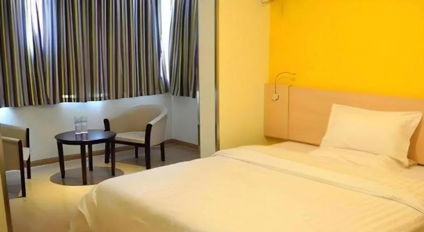 Bed in 7 Days Inn Zhenjiang Jiangsu University