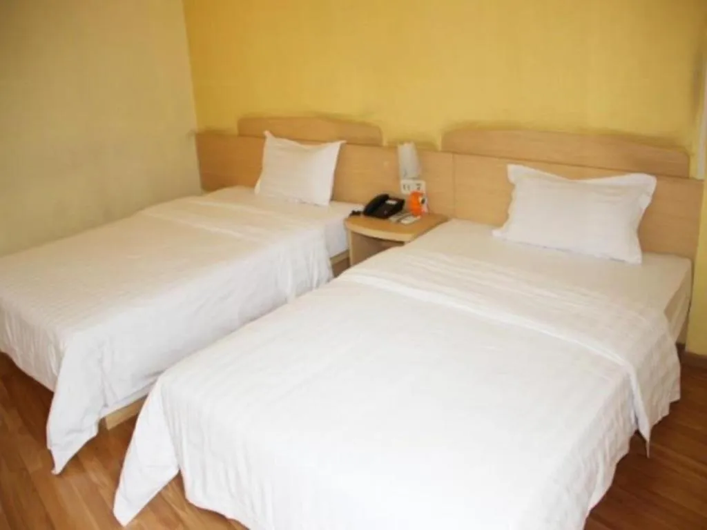 Bed in 7 Days Inn Wuhan University of Technology Mafangshan Metro Station