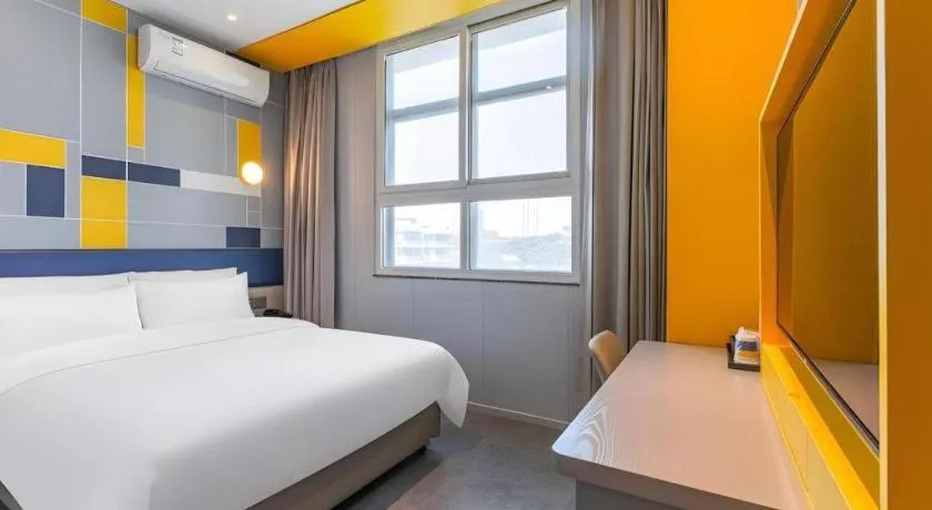 Bed in 7 Days Inn Wuhan University of Technology Mafangshan Metro Station