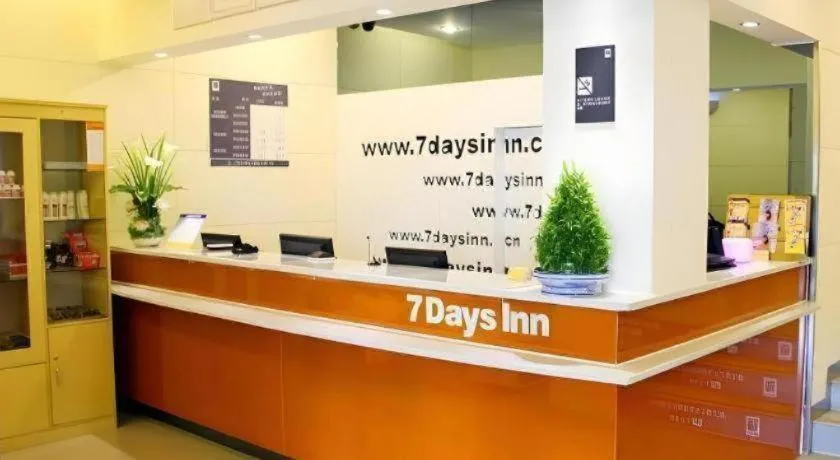 7 Days Inn Wuhan University of Technology Mafangshan Metro Station