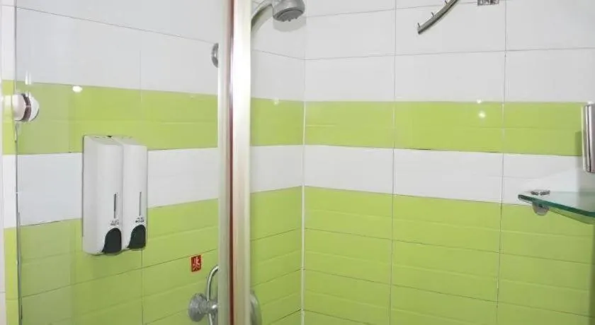 7 Days Inn Wuhan University of Technology Mafangshan Metro Station