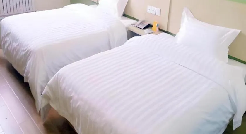 Bed in 7 Days Inn Wuhan University of Technology Mafangshan Metro Station