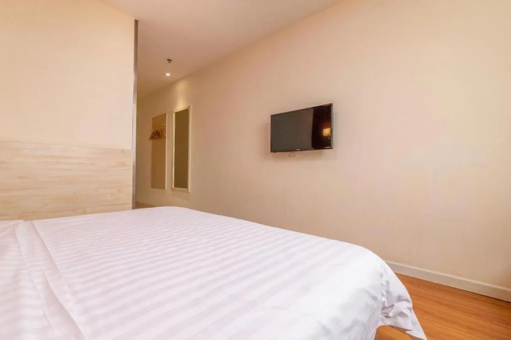 Bed in 7 Days Inn Tianjin Changhong Park Metro Station