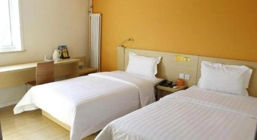 Bed in 7 Days Inn Tianjin Changhong Park Metro Station