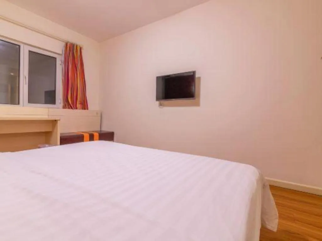 Bed in 7 Days Inn Tianjin Changhong Park Metro Station