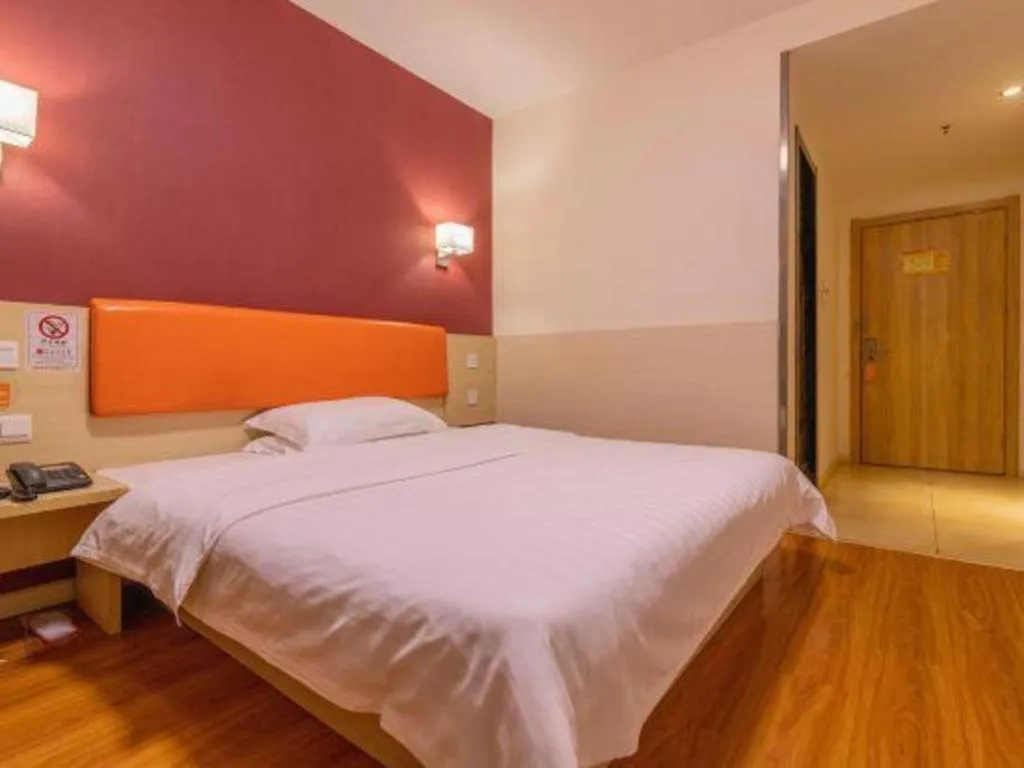 Bed in 7 Days Inn Tianjin Changhong Park Metro Station