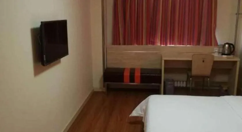 Bed in 7 Days Inn Tianjin Changhong Park Metro Station