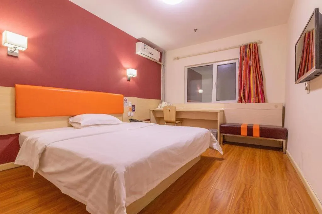 Bed in 7 Days Inn Tianjin Changhong Park Metro Station