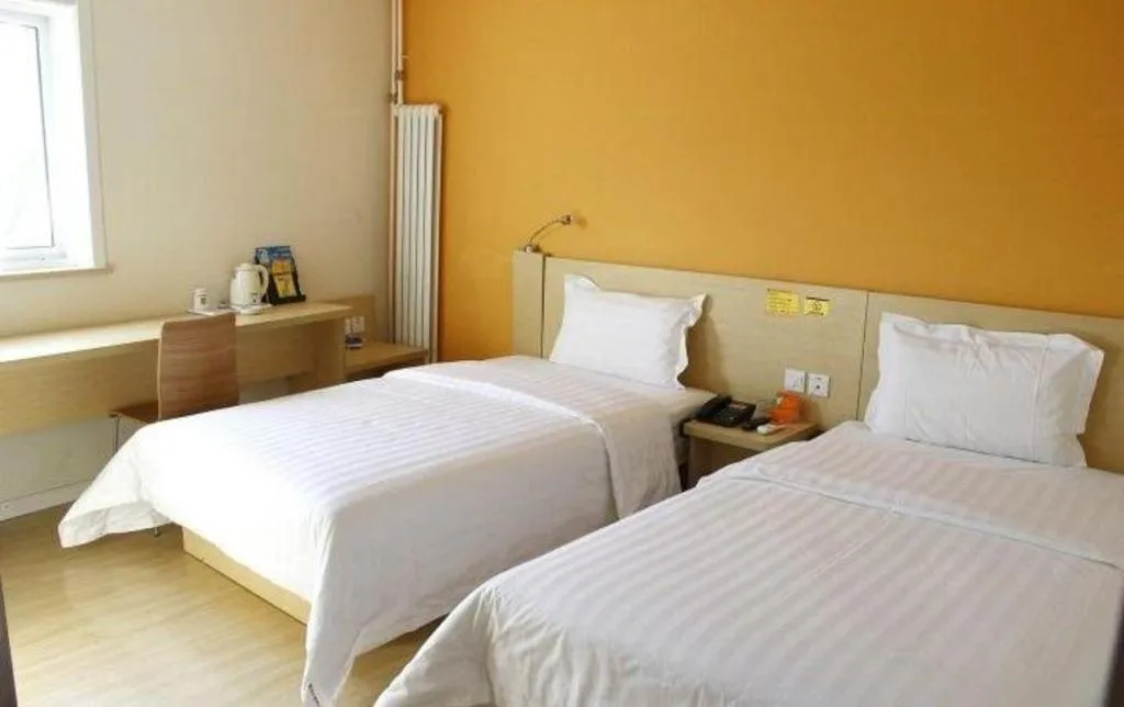 Bed in 7 Days Inn Tianjin Changhong Park Metro Station