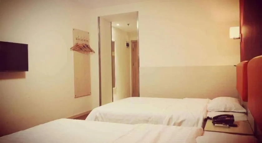 Bed in 7 Days Inn Tianjin Changhong Park Metro Station