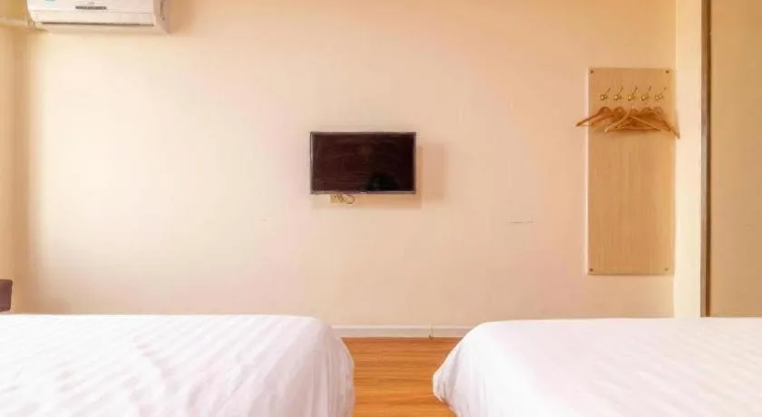 Bed in 7 Days Inn Tianjin Changhong Park Metro Station