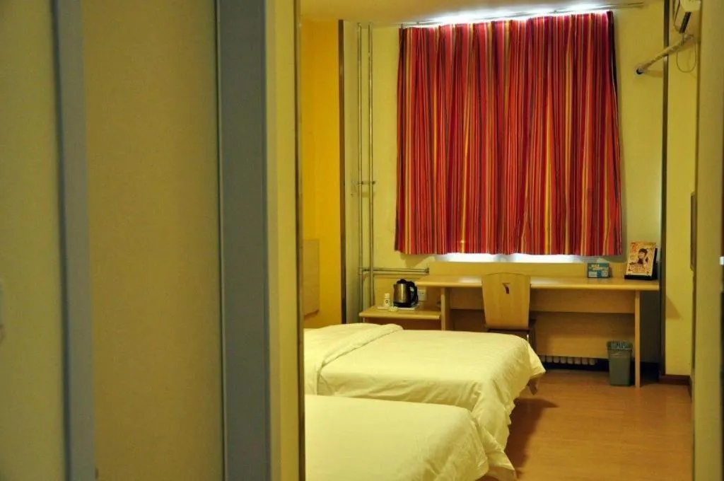 Bed in 7 Days Inn Tianjin Changhong Park Metro Station