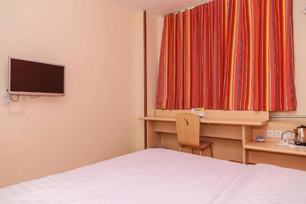 Bed in 7 Days Inn Tianjin Changhong Park Metro Station