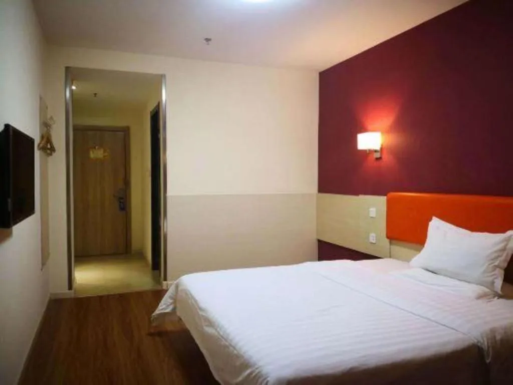 Bed in 7 Days Inn Tianjin Changhong Park Metro Station