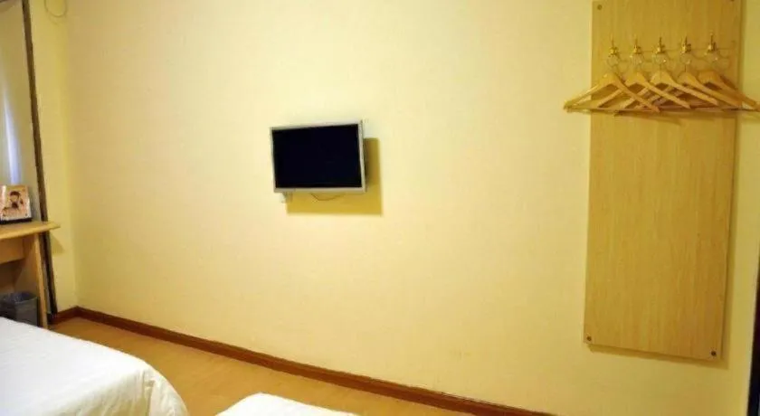 Bed in 7 Days Inn Tianjin Changhong Park Metro Station