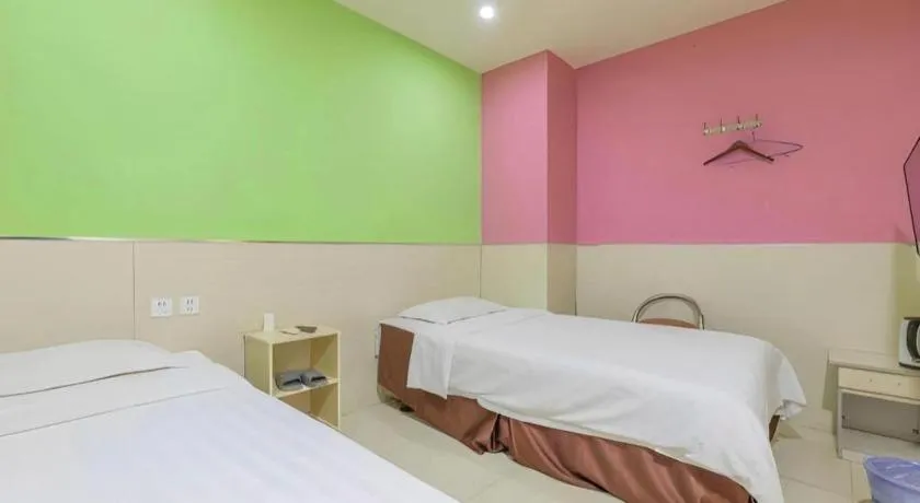 Bed in 7 Days Inn Tianjin Railway Station