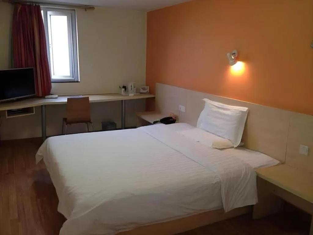 Bed in 7 Days Inn Tianjin Railway Station