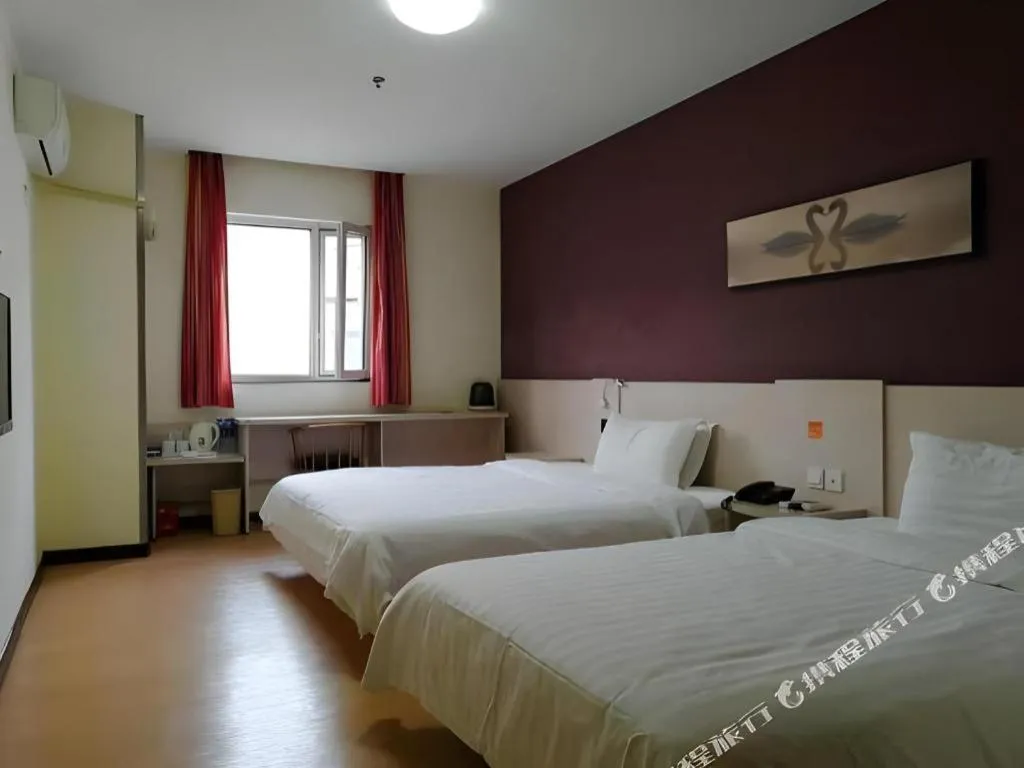 Bed in 7 Days Inn Tianjin Railway Station