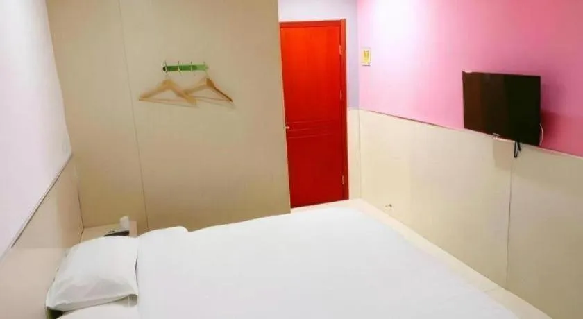 Bed in 7 Days Inn Tianjin Railway Station