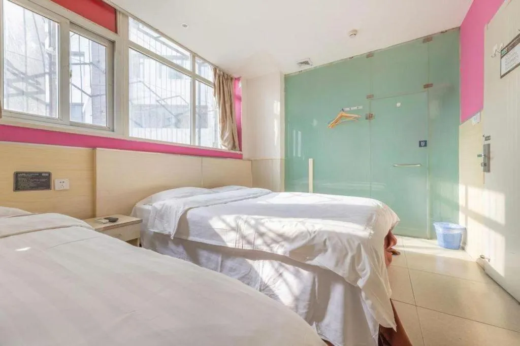 Bed in 7 Days Inn Tianjin Railway Station