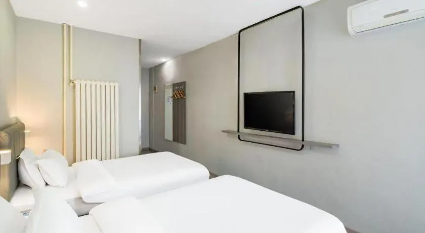 Bed in 7 Days Inn Tianjin Railway Station