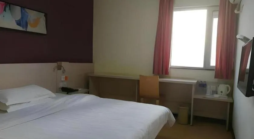 Bed in 7 Days Inn Tianjin Railway Station