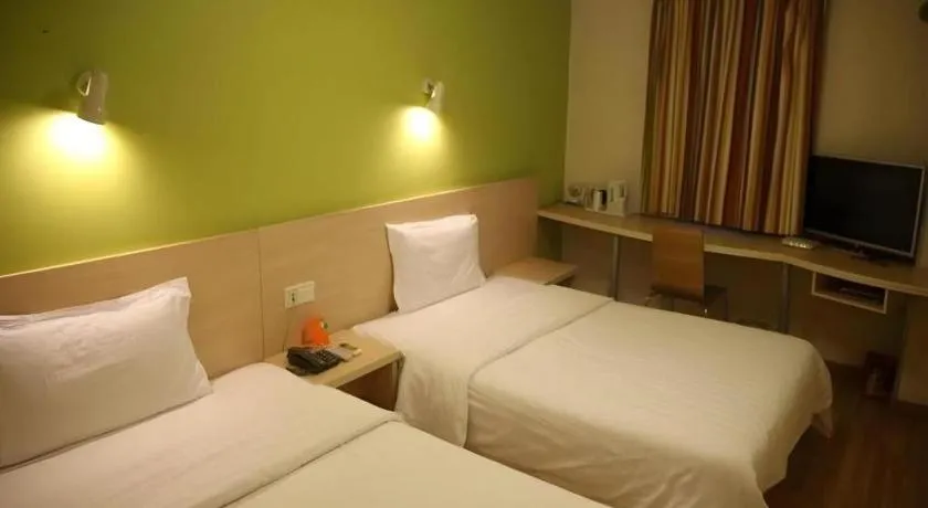 Bed in 7 Days Inn Tianjin Railway Station