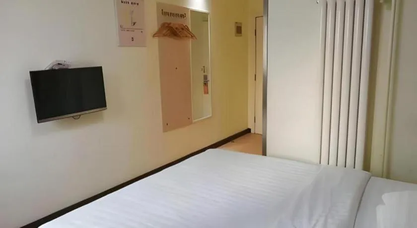 Bed in 7 Days Inn Tianjin Railway Station