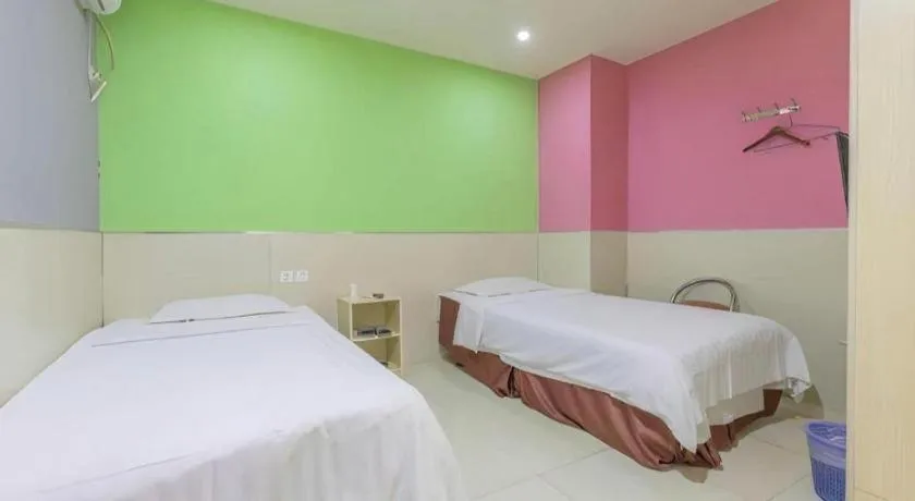 Bed in 7 Days Inn Tianjin Railway Station