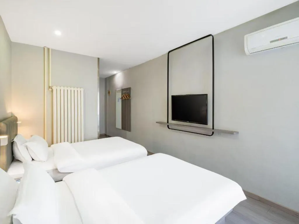 Bed in 7 Days Inn Tianjin Railway Station