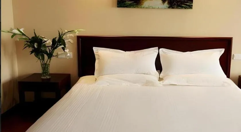 Bed in GreenTree Inn Anhui Fuyang Funan East Huaihe Road Express Hotel