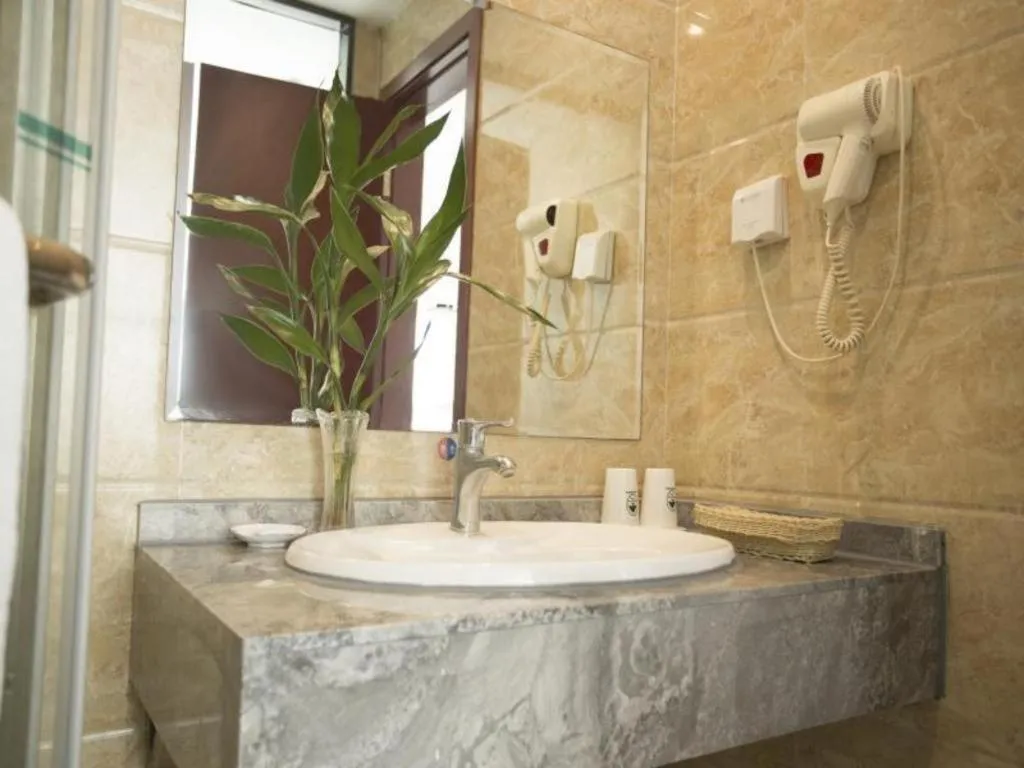 GreenTree Inn Anhui Fuyang Funan East Huaihe Road Express Hotel