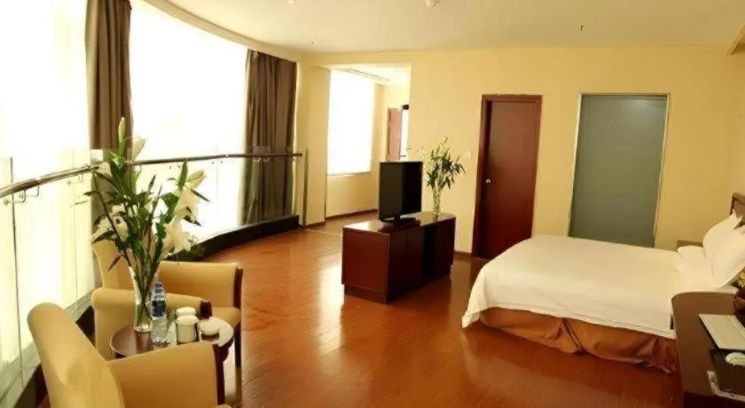 Bed in GreenTree Inn Anhui Fuyang Funan East Huaihe Road Express Hotel