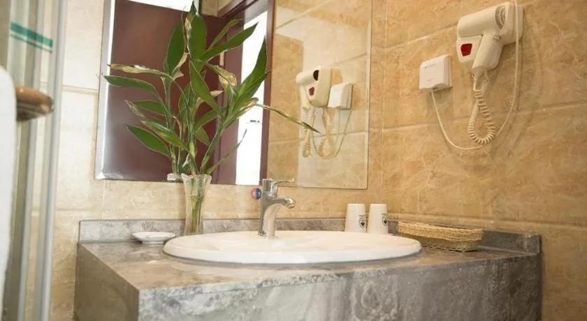 GreenTree Inn Anhui Fuyang Funan East Huaihe Road Express Hotel