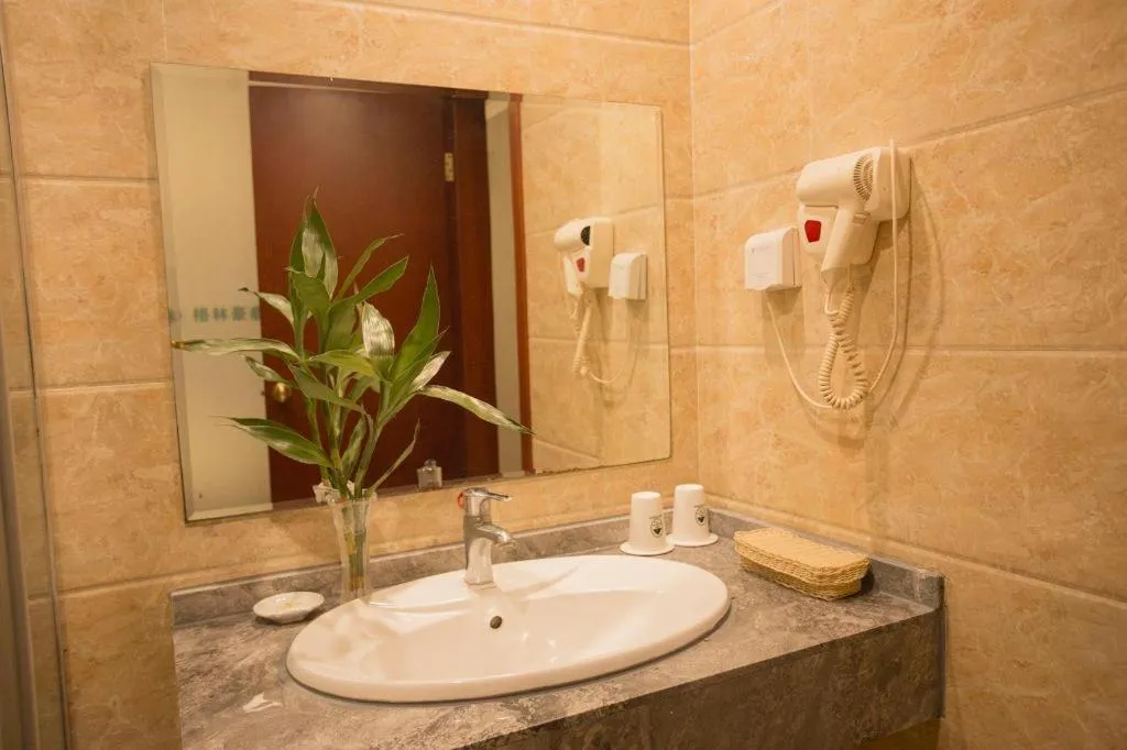 GreenTree Inn Anhui Fuyang Funan East Huaihe Road Express Hotel