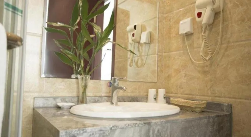 GreenTree Inn Anhui Fuyang Funan East Huaihe Road Express Hotel