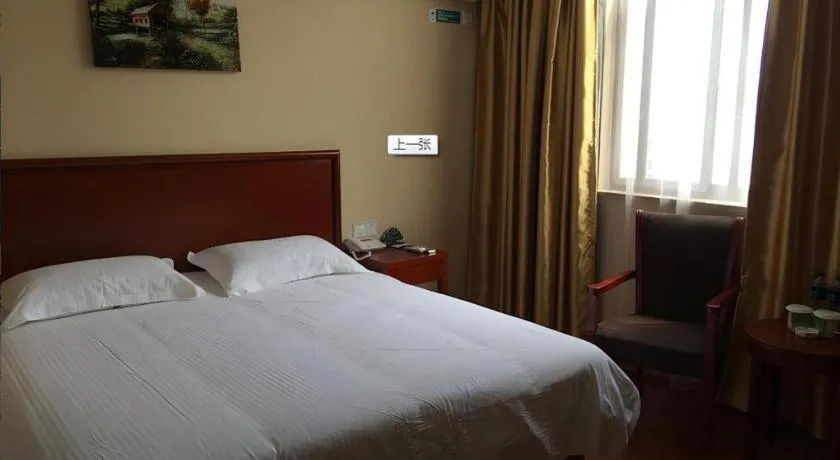 Bed in GreenTree Inn Anhui Fuyang Funan East Huaihe Road Express Hotel